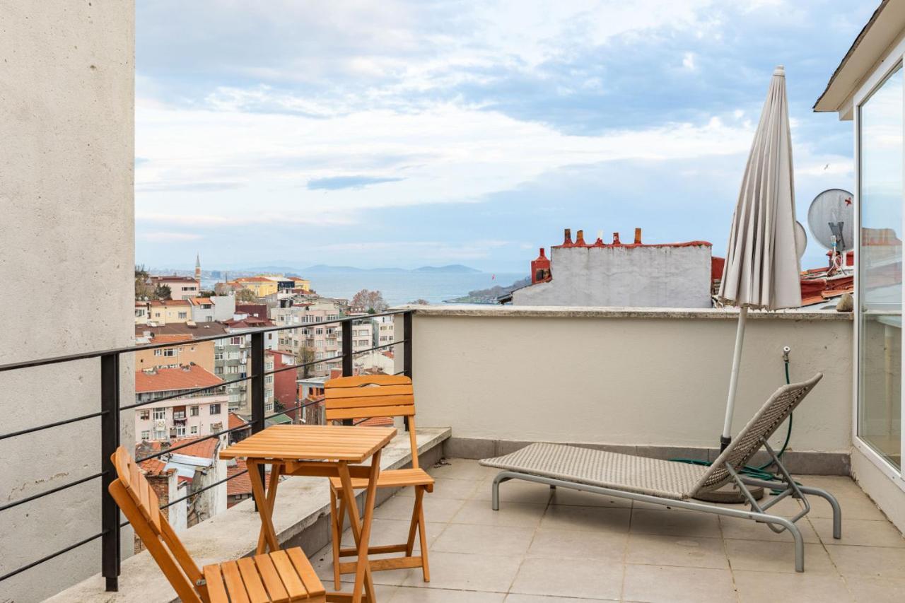 Mesmerizing Flat With Bosphorus View In Beyoglu Lejlighed Istanbul Eksteriør billede