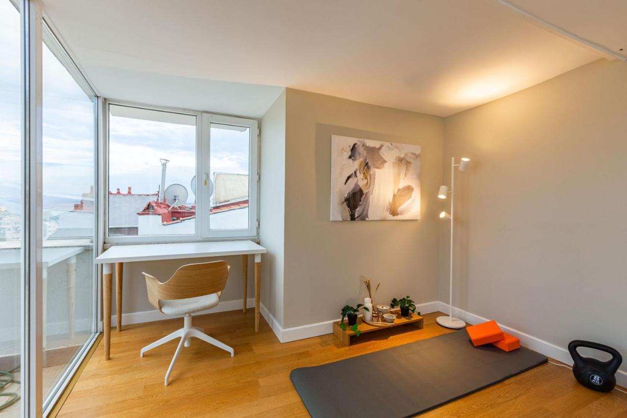Mesmerizing Flat With Bosphorus View In Beyoglu Lejlighed Istanbul Eksteriør billede